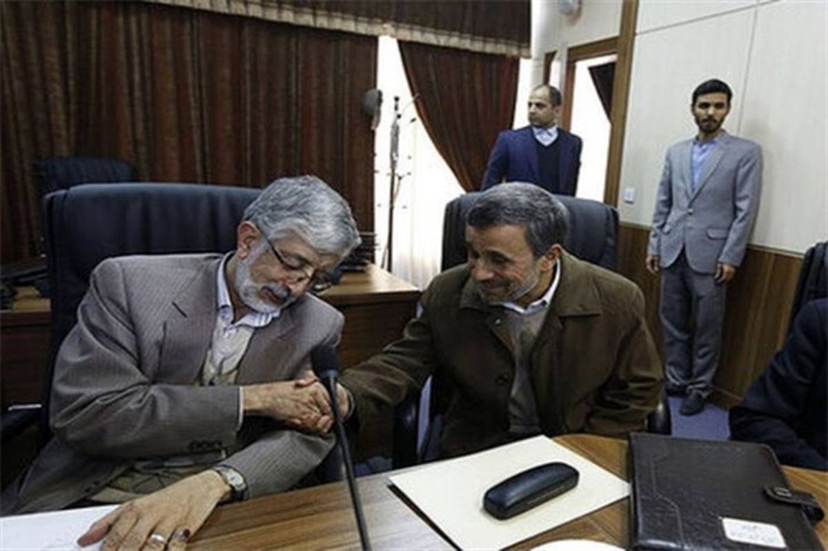 کنایه یک نماینده به احمدی‌نژاد درباره دست‌بوسی و پابوسی