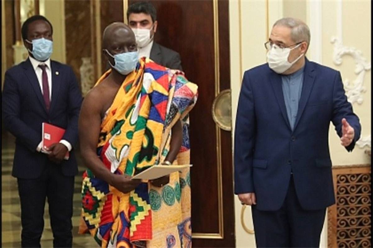 پوشش جالب سفیر غنا در دیدار با رئیس‌جمهوری