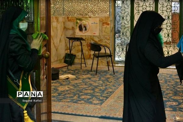 آستان مقدس شیخ‌‌صدوق شهرری عطر‌افشانی و غبار‌روبی شد