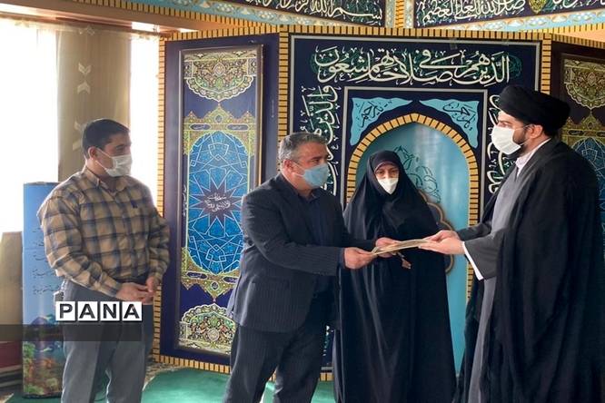 تجلیل از همکاران حوزه پرورشی و تربیت بدنی مدارس منطقه ۱۷