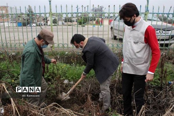 کاشت نهال در امامزاده صالح کوچکسرای قائم‌شهر