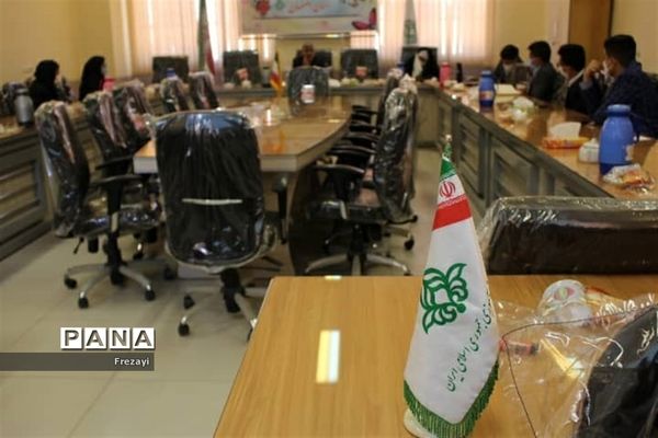 برگزاری نشست اعضای مجلس دانش‌آموزی استان اصفهان با مدیرکل آموزش و پرورش استان