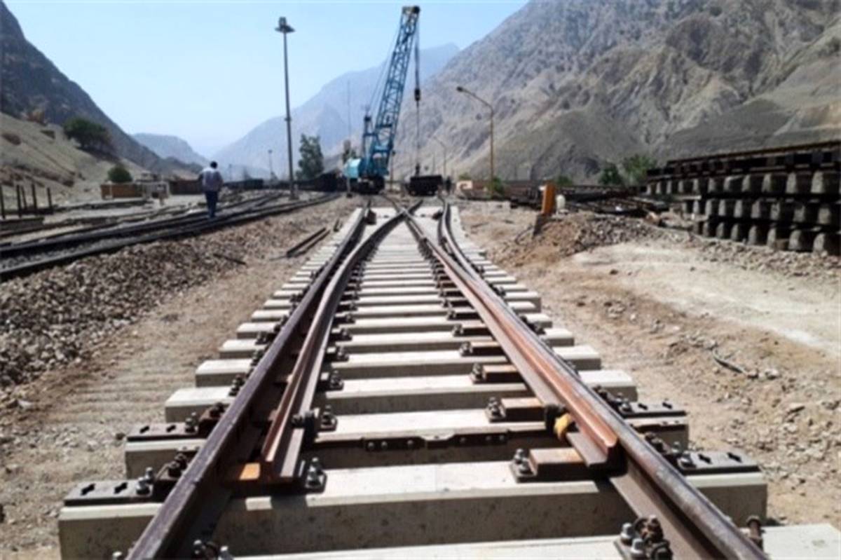 بررسی اتصال راه آهن شملچه به بصره در دیدار وزیر حمل و نقل عراق با وزیر راه و شهرسازی