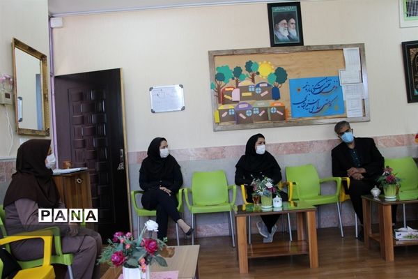 دیدار صمیمی مدیرسازمان دانش‌آموزی خراسان جنوبی با مدیر و معاونان دبستان علامه حلی