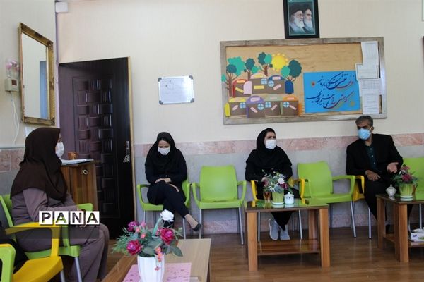 دیدار صمیمی مدیرسازمان دانش‌آموزی خراسان جنوبی با مدیر و معاونان دبستان علامه حلی