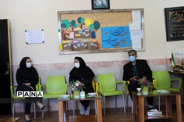 دیدار صمیمی مدیرسازمان دانش‌آموزی خراسان جنوبی با مدیر و معاونان دبستان علامه حلی