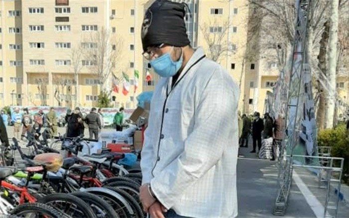 جوانی که با وجود از دست دادن چشمش در شب چهارشنبه‌سوری، با 9 کیلو مواد محترقه دستگیر شد