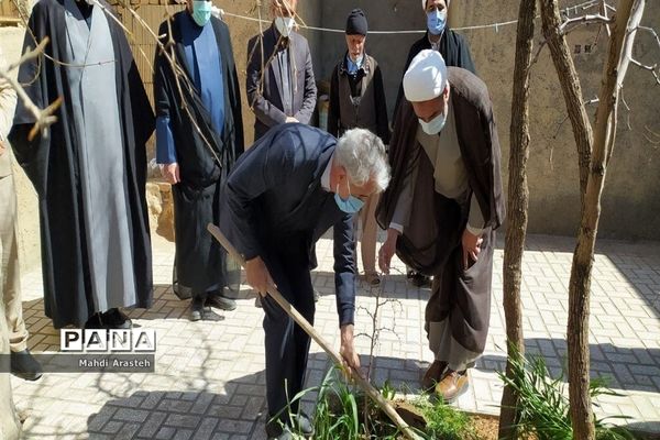 جشن تولد زمین در درمحل مزار سلطان ابوالقاسم نصرآباد