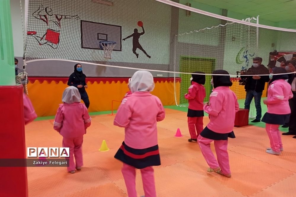افتتاح پروژه‌های ورزشی درون مدرسه‌ای آموزش و پرورش ناحیه دو بهارستان