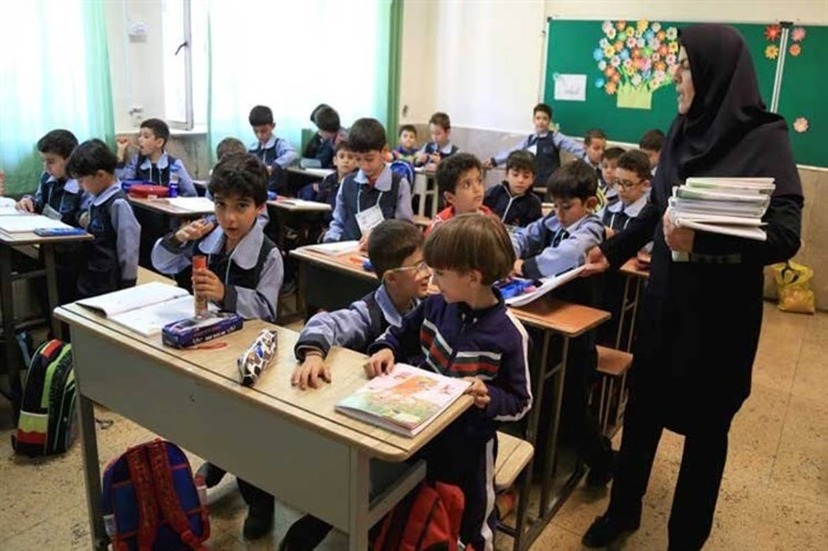موسسین نسبت به پرداخت عیدی معلمان مدارس غیردولتی اقدام کنند
