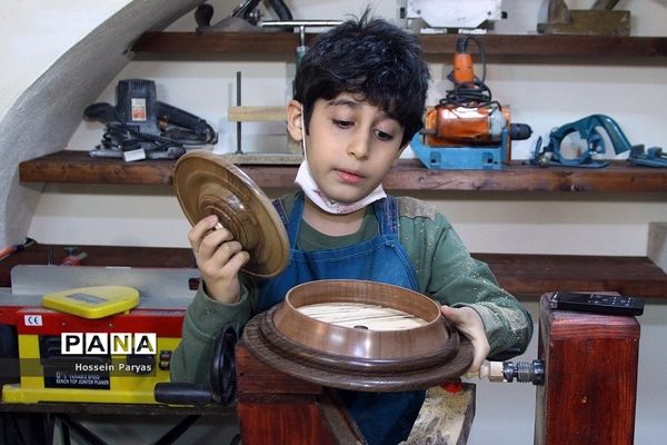 پارسا قاضی؛ کم‌سن‌ترین هنرمند شاخص بین‌المللی در رشته هنرهای سنتی چوبی