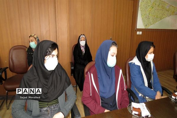 مراسم تقدیر از برگزیدگان استانی مسابقات فرهنگی و هنری دانش آموزان منطقه 8