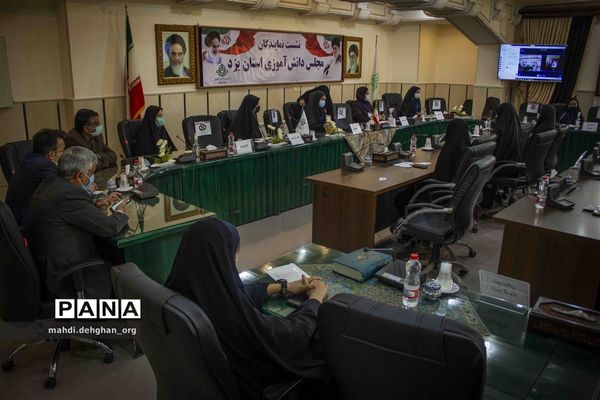 نشست نمایندگان مجلس دانش‌آموزی استان یزد