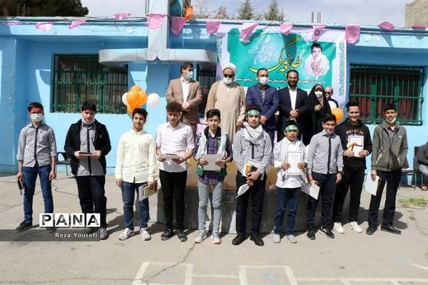 جشن تکلیف دانش‌آموزان پایه نهم دبیرستان پروفسور سمیعی شهریار