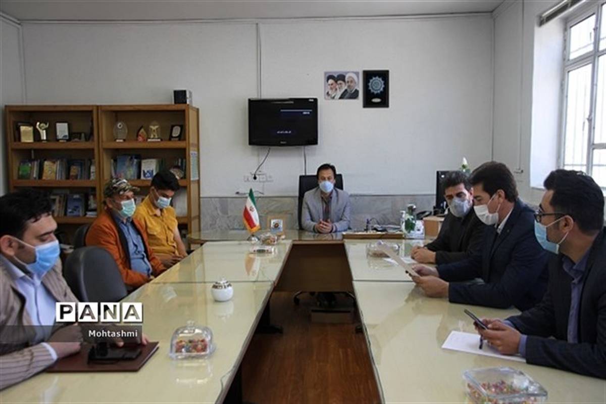 نشست دانش آموز مخترع استان با معاون آموزش متوسطه آموزش و پرورش خراسان شمالی