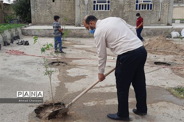 کاشت درخت به مناسبت آغاز بهار در شهرستان کارون