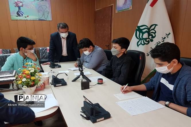 مناظره دانش آموزان منطقه ۲ با مناطق ۳ و ۸