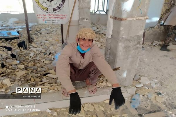 کمک رسانی نیروهای کمیته خادمین شهدای کرمانشاه به مناطق زلزله زده سیسخت (دنا)