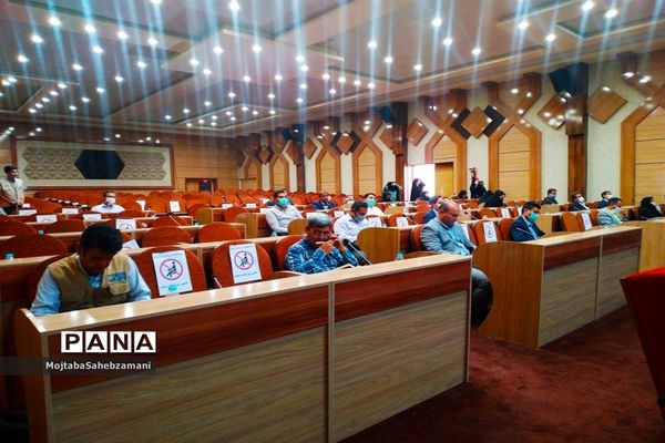 تقدیر از بانک‌های عامل و کارآفرین برتر کمیته امداد حضرت خمینی شهرستان کاشمر
