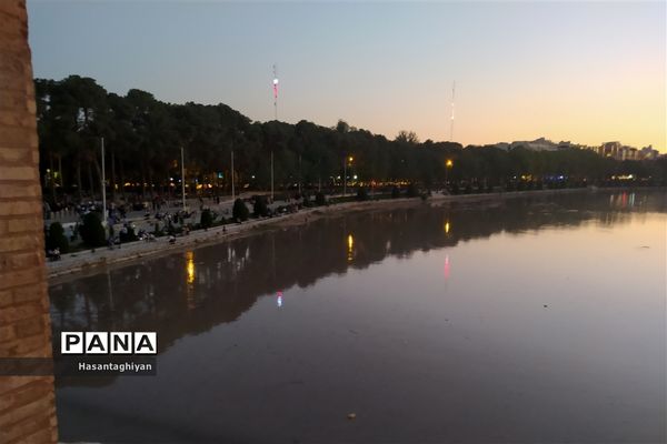 جاری شدن زاینده رود در اصفهان