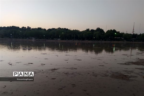 جاری شدن زاینده رود در اصفهان