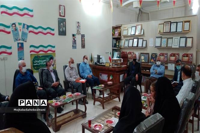 نشست نویسندگان دفاع مقدس به مناسبت روز قلم در کاشمر