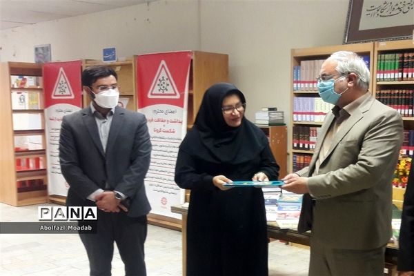 تقدیر از همکاری کتابدار کتابخانه امام خمینی (ره) با سازمان دانش‌آموزی خلیل آباد