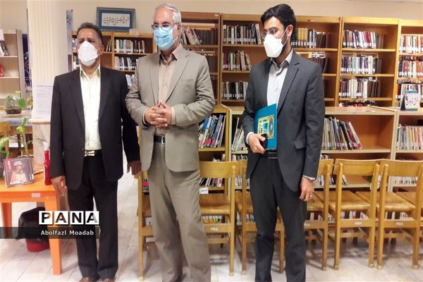 تقدیر از همکاری کتابدار کتابخانه امام خمینی (ره) با سازمان دانش‌آموزی خلیل آباد