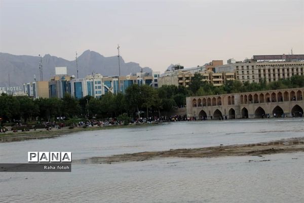 چشم اصفهان به زاینده رود روشن شد