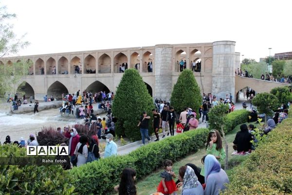چشم اصفهان به زاینده رود روشن شد