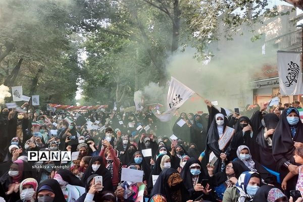 جشن بزرگ دختران انقلاب در اصفهان