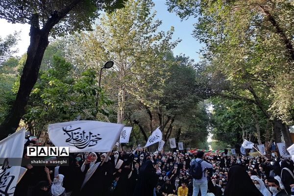 جشن بزرگ دختران انقلاب در اصفهان