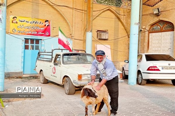 اقامه نماز عید قربان و مراسم قربانی کردن در امیدیه