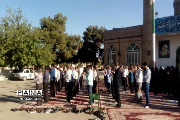 برگزاری نماز عید قربان در امامزاده سید محمد(ع) کاشمر