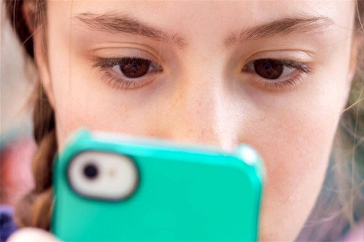 جستجوی پنهانی والدین در تلفن همراه فرزندان درست یا غلط؟
