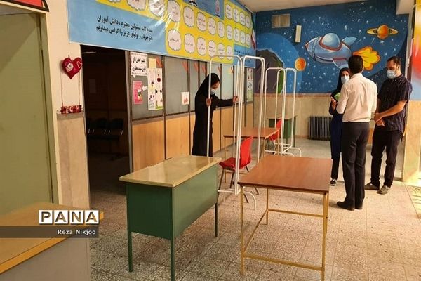 آماده‌سازی محل واکسیناسیون فرهنگیان در شهرستان بهارستان