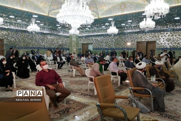 رونمایی از مجموعه عکس های حرم با عنوان «خواهر خورشید» در قم