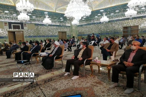 رونمایی از مجموعه عکس های حرم با عنوان «خواهر خورشید» در قم