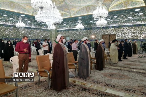 رونمایی از مجموعه عکس های حرم با عنوان «خواهر خورشید» در قم