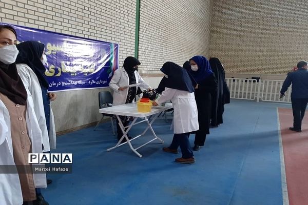 آغاز واکسیناسیون فرهنگیان در ملارد
