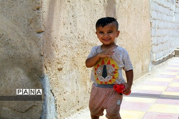 آیین اهدا ۲۰۰۰ عدد مخزن آب و اقلام بهداشتی ویژه مناطق محروم تنش آبی در خوزستان