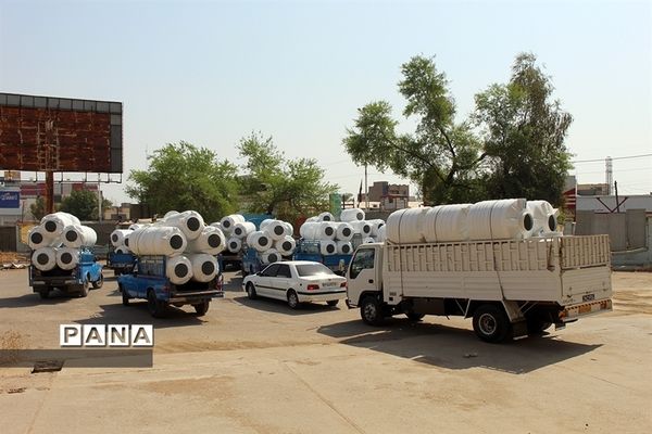 آیین اهدا ۲۰۰۰ عدد مخزن آب و اقلام بهداشتی ویژه مناطق محروم تنش آبی در خوزستان