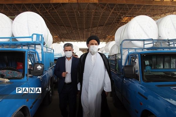 آیین اهدا ۲۰۰۰ عدد مخزن آب و اقلام بهداشتی ویژه مناطق محروم تنش آبی در خوزستان