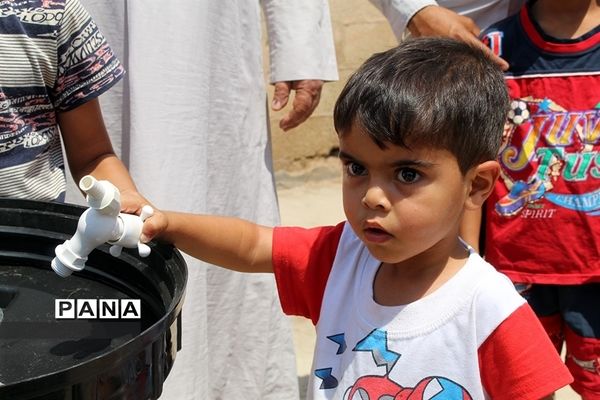 آیین اهدا ۲۰۰۰ عدد مخزن آب و اقلام بهداشتی ویژه مناطق محروم تنش آبی در خوزستان