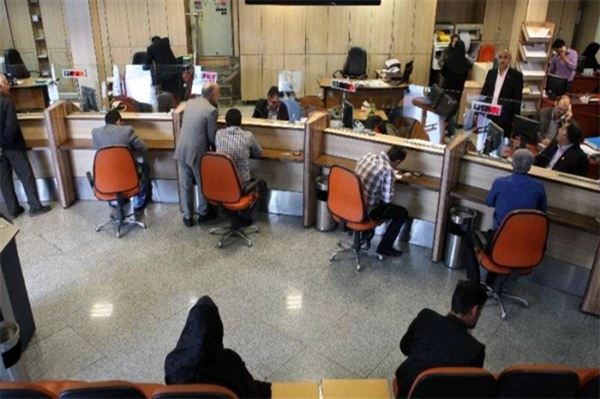توصیههای کرونایی؛ هنگام حضور در شعب بانک از 2 ماسک استفاده کنید