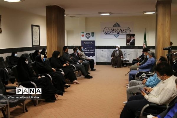 نشست صمیمی امام جمعه شهرستان قدس با خبرنگاران و اصحاب رسانه