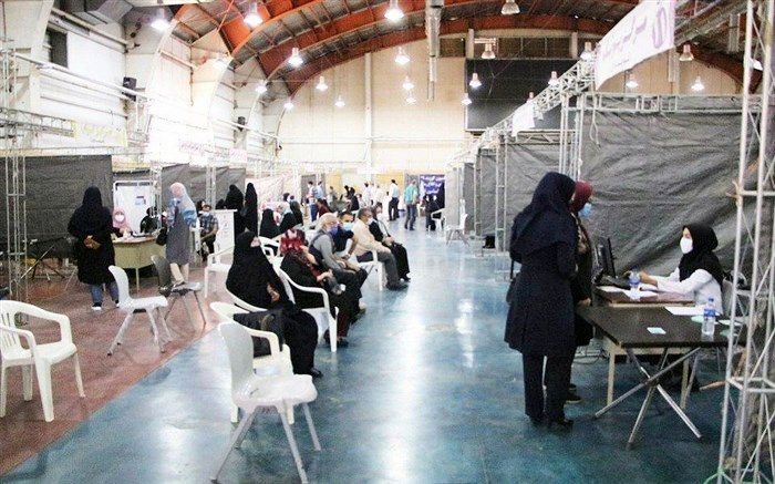 بیش از ۸۰ درصد جمعیت فرهنگیان استان در ۱۵ پایگاه واکسینه شدند