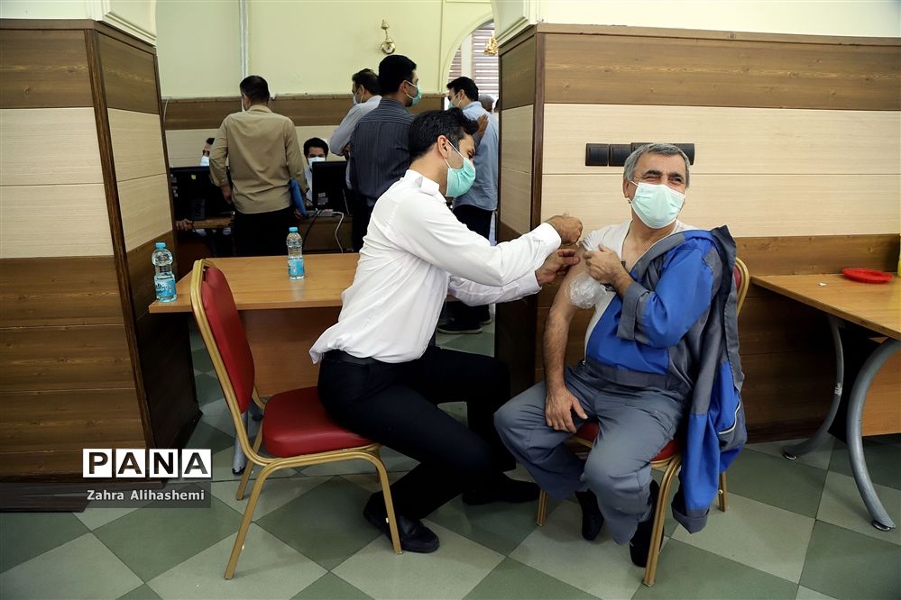 واکسیناسیون کارکنان ستادی اداره‌کل آموزش و پرورش شهر تهران