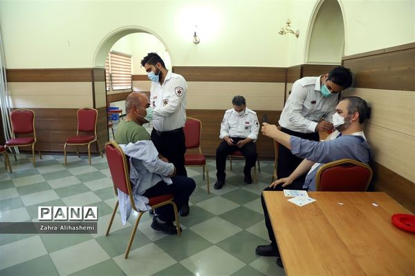 واکسیناسیون کارکنان ستادی اداره‌کل آموزش و پرورش شهر تهران
