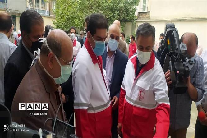 بازدید رییس ستاد کرونای استان تهران از مرکز واکسیناسیون فرهنگیان منطقه ۱۱